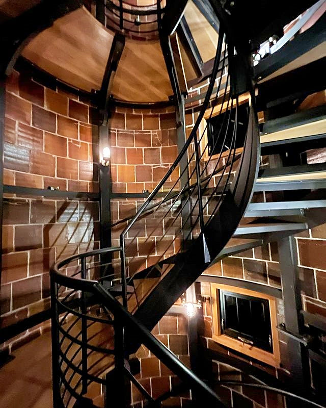 spiral staircase wall lighting